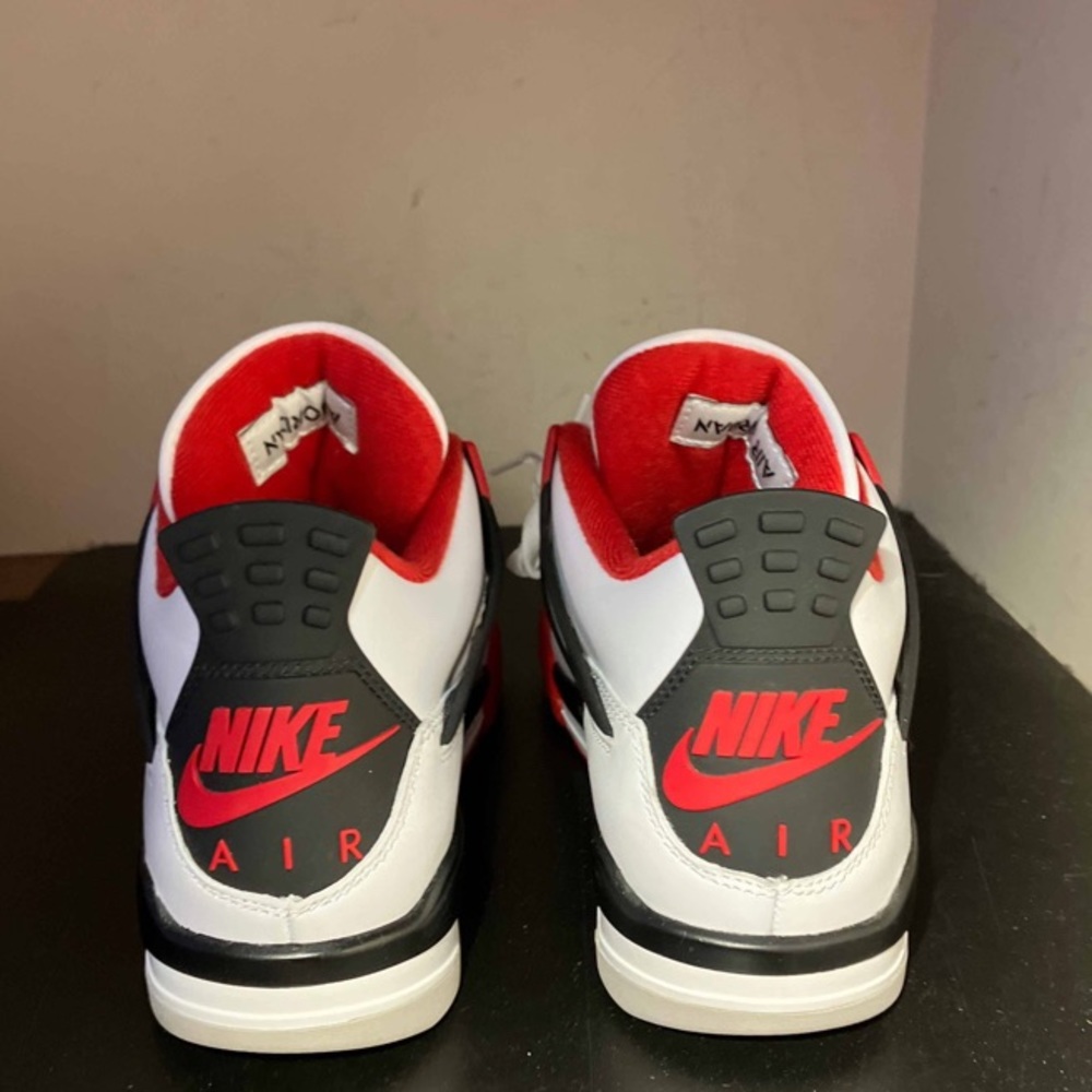 Jordan 4 fire red